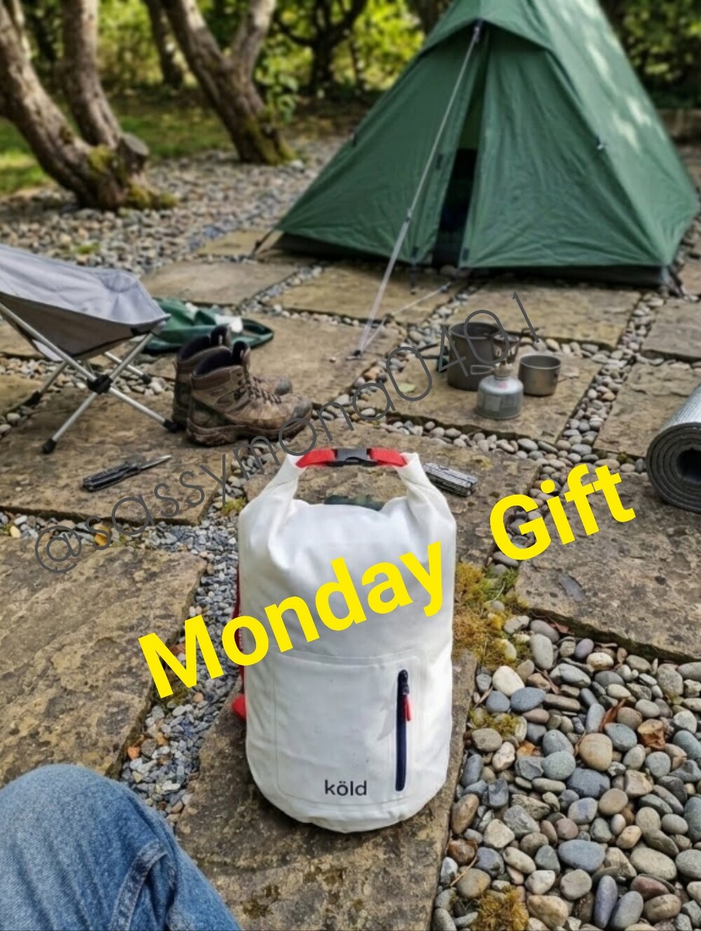 Monday Gift, Freebie Monday, Dry Bag NWT❤️ Free Giveaway